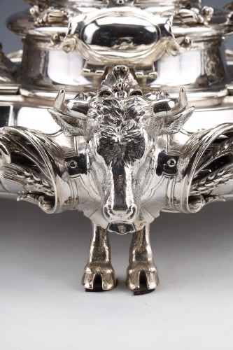 Antiquités -  Christofle - Important Centerpiece in Sterling Silver 19th Century