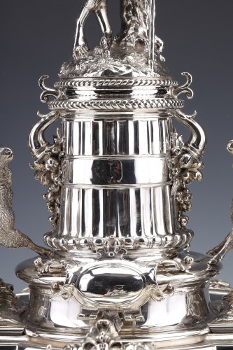 Antiquités -  Christofle - Important Centerpiece in Sterling Silver 19th Century