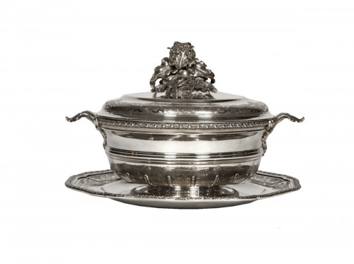 Puiforcat - Soup tureen on its display stand in solid silver XIXe 