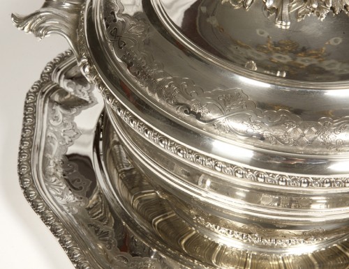 Puiforcat - Soup tureen on its display stand in solid silver XIXe  - Antique Silver Style Napoléon III