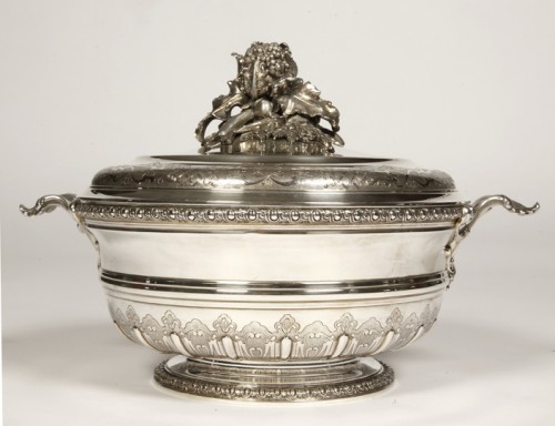 Puiforcat - Soup tureen on its display stand in solid silver XIXe  - Napoléon III