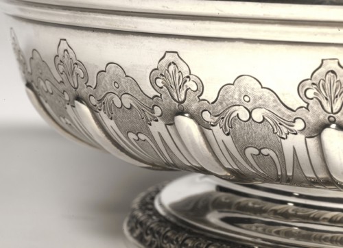 Napoléon III - Puiforcat - Soup tureen on its display stand in solid silver XIXe 