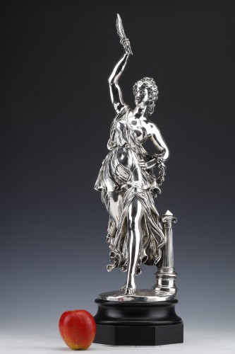 Jacques Léonard Maillet (1823-1894) - Statue allégorique en argent massif circa 1866 - Argenterie et Orfèvrerie Style Napoléon III