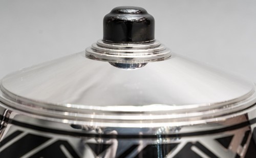 Art Déco - R.Linzeler - Box in solid silver and black enamel Circa 1930