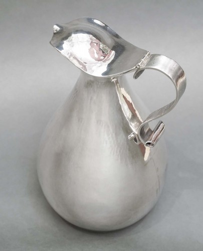 R. Nolle – Pichet couvert en argent martelé - Argenterie et Orfèvrerie Style Années 50-60