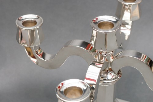 Argenterie et Orfèvrerie  - Paire de candélabres bas en argent massif vers 1950