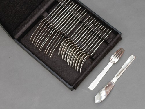 Argenterie et Orfèvrerie  - Lapparra – Coffret de 12 couverts à poisson en argent époque Art déco