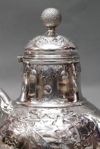 CHRISTOFLE – Verseuse en argent massif époque Art nouveau - Napoléon III