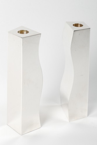 Art Déco - D. Garrido - Pair of 20th century constructivism solid silver candlesticks