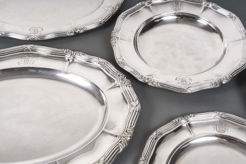 Gustave ODIOT – Set of ten dishes in solid silver 19th century - 