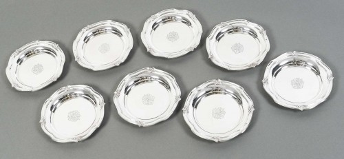 Argenterie et Arts de la table  - Henin - Suite de huit dessous de bouteilles en argent massif