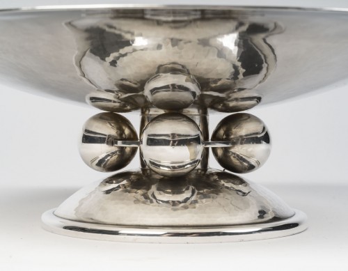 Christofle, Luc Lanel – Coupe sur pied martelée Epoque Art Deco - Argenterie et Arts de la table Style Art Déco