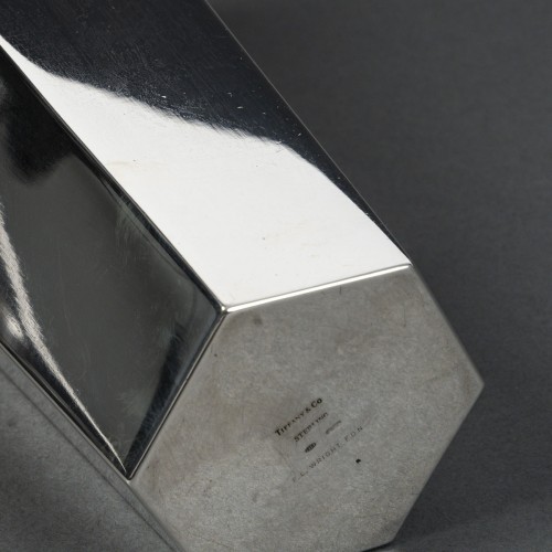 Tiffany &amp; Co - 20th Century Modernist Silver Vase with Canted Corners - Art Déco