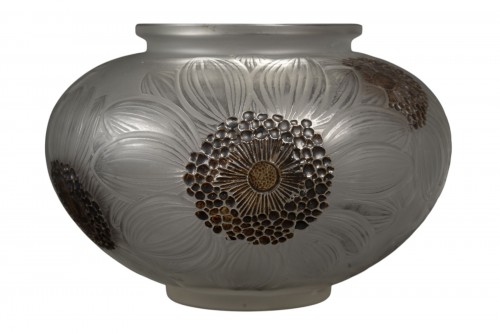 1923 René Lalique - Dahlias Vase