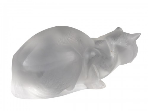 Lalique - Reclining Cat in 20th  Crystal Signed Lalique France