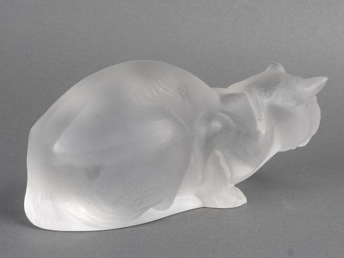 20th century - Lalique - Reclining Cat in Crystal Signed Lalique France