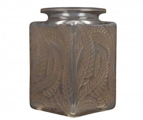 LALIQUE - "Myrrhis" Square Vase, 1926