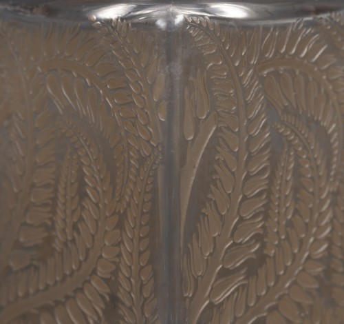 Lalique - &quot;Myrrhis&quot; Square Vase, 1926 - Art nouveau