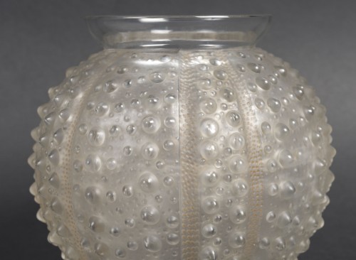 Lalique – “Oursins” Vase, 1935 - Glass & Crystal Style Art nouveau