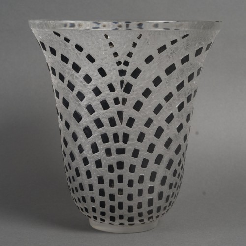 René Lalique - Damiers Vase created in 1935 - 