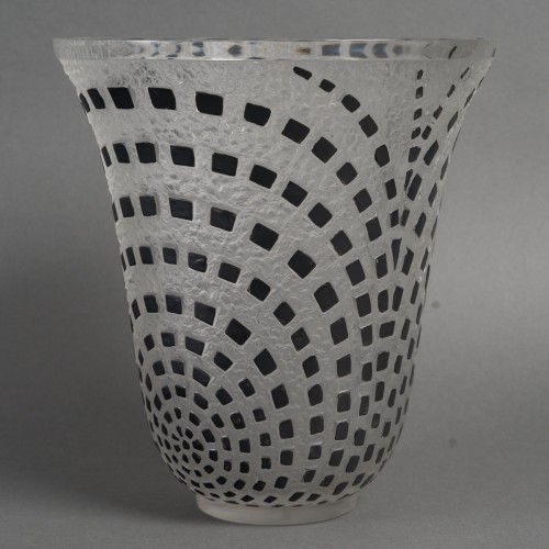 20th century - René Lalique - Damiers Vase created in 1935
