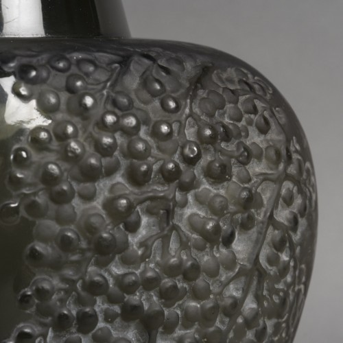 René Lalique  – Pepperpot Vase created in 1921 - 