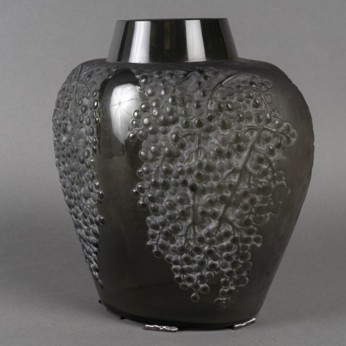 René Lalique  – Pepperpot Vase created in 1921 - Art nouveau