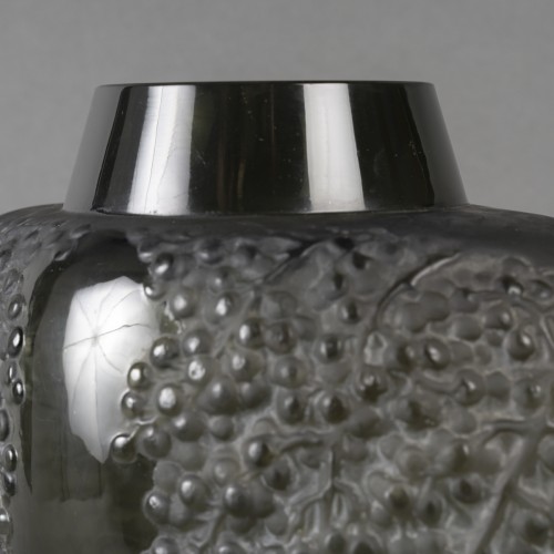 Art nouveau - René Lalique  – Pepperpot Vase created in 1921