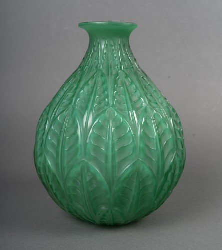 R. Lalique – Vase Malesherbes créé en 1927 - Emmanuel Redon Silver Fine Art