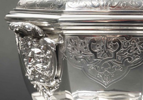 Boin Taburet – Terrine couverte et son présentoir en argent massif XIXe - Argenterie et Arts de la table Style Napoléon III