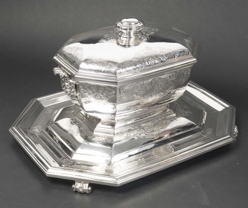Argenterie et Arts de la table  - Boin Taburet – Terrine couverte et son présentoir en argent massif XIXe
