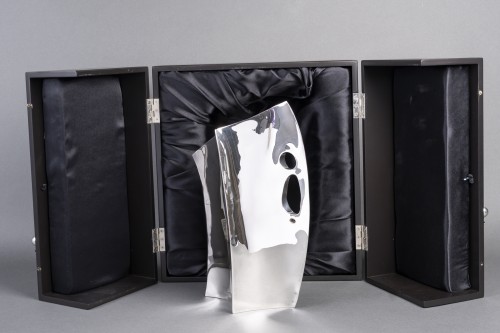 Argenterie et Arts de la table  - Maison Comyns - Pichet à eau en argent massif et son coffret Londres, 2008