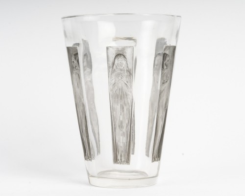 Verrerie, Cristallerie  - René Lalique - Vase “Gobelet six figurines” modèle créé en 1912
