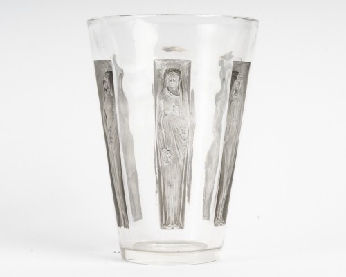 XXe siècle - René Lalique - Vase “Gobelet six figurines” modèle créé en 1912