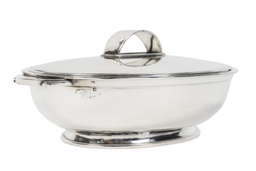 Tétard - Large oval covered box in solid silver, modernist style, circa 193