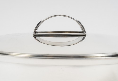 silverware & tableware  - Tétard - Large oval covered box in solid silver, modernist style, circa 193