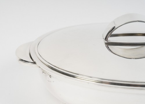 Tétard - Large oval covered box in solid silver, modernist style, circa 193 - 
