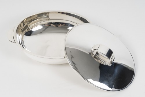 Art Déco - Tétard - Large oval covered box in solid silver, modernist style, circa 193