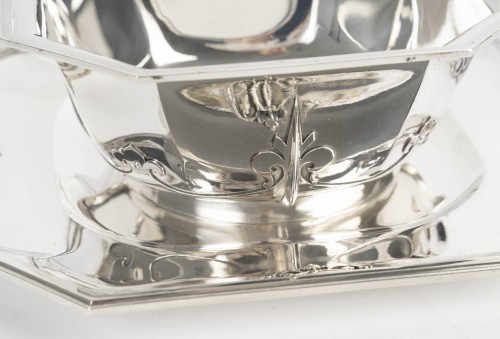 silverware & tableware  - Cardeilhac – Sauce boat and integral stand, "Fer de Lance" pattern, late 19