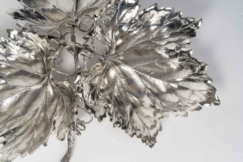 Gianmaria Buccellati - Centre de table argent massif à trois feuilles de vigne XXe - Argenterie et Arts de la table Style Années 50-60