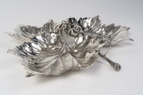Antiquités - Gianmaria Buccellati - Centre de table argent massif à trois feuilles de vigne XXe