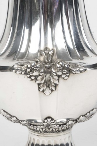 Olier & Caron – Vase en argent massif fin du XIXe siècle - Argenterie et Arts de la table Style Napoléon III
