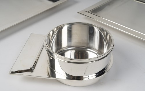 Art Déco - Jean E. Puiforcat - Ensemble de deux plats et saucière modèle « Trouville », 1925