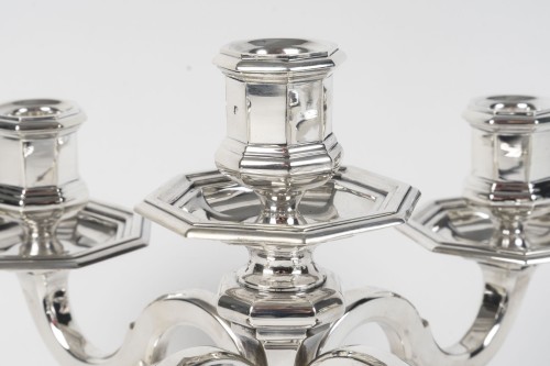 Christofle – Paire de candélabres argent massif à  cinq bougies vers 1940 - Argenterie et Arts de la table Style Art Déco