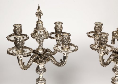 Paire de candélabres en bronze argenté France XIXe - Argenterie et Orfèvrerie Style Napoléon III