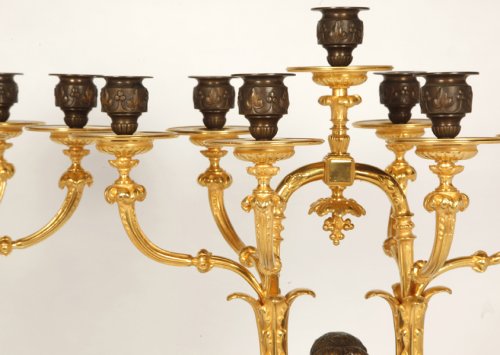 Luminaires Bougeoirs et Chandeliers - Paire de candélabres en bronze patiné et doré Napoléon III