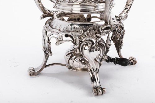 Argenterie et Orfèvrerie  - Samovar rocaille en argent par Martin Marie Vve