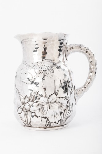 J.E. CALDWELL - Hammered solid silver pitcher 20th century - Antique Silver Style Art nouveau