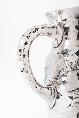 Antiquités - J.E. CALDWELL - Hammered solid silver pitcher 20th century