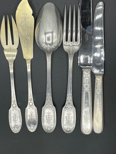 Antiquités - Puiforcat - Ménagère de 256 pièces en argent massif fin 19e